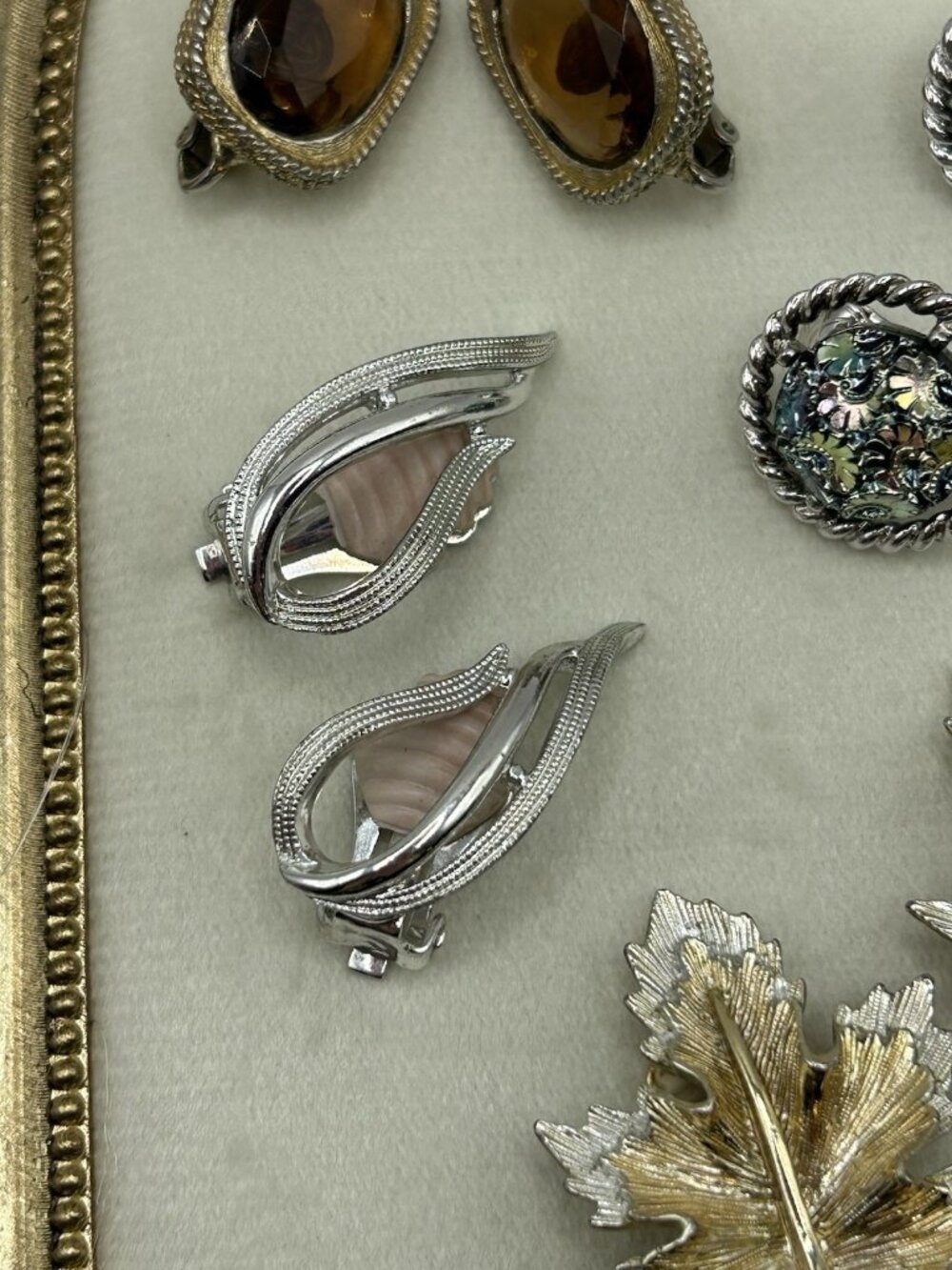 Vintage Sarah Coventry Clip On Earrings Set of 4 Mixed Designs Jewelry Leaves - Picture 3 of 12